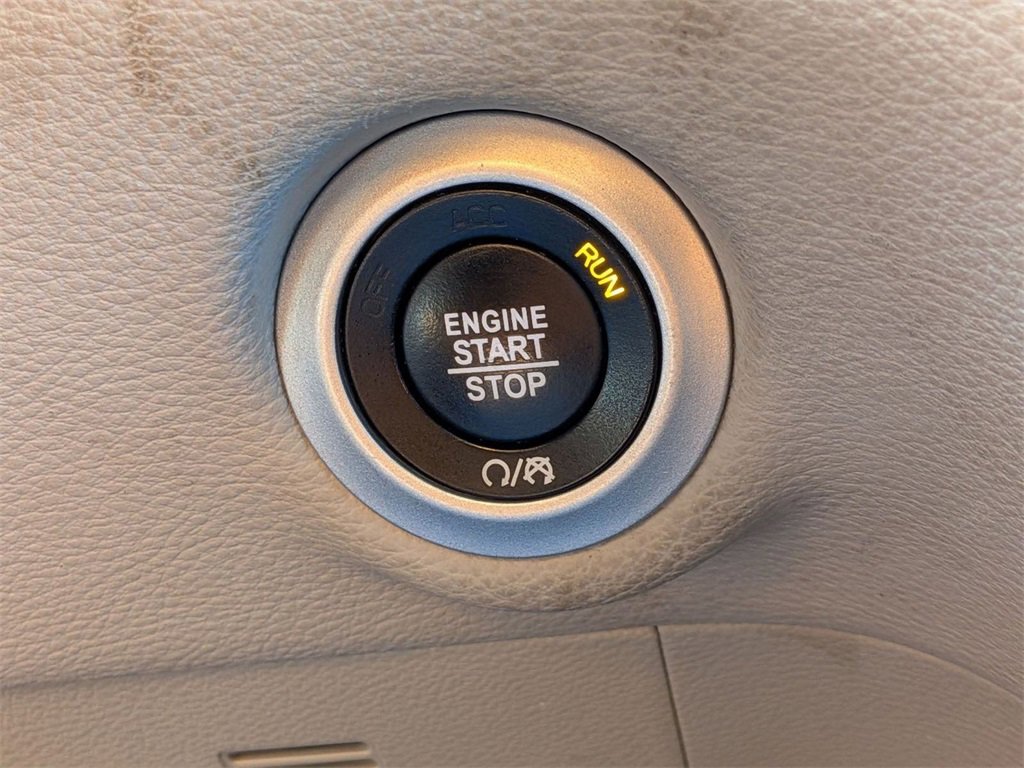 Used 2021 Chrysler Pacifica Touring image 32