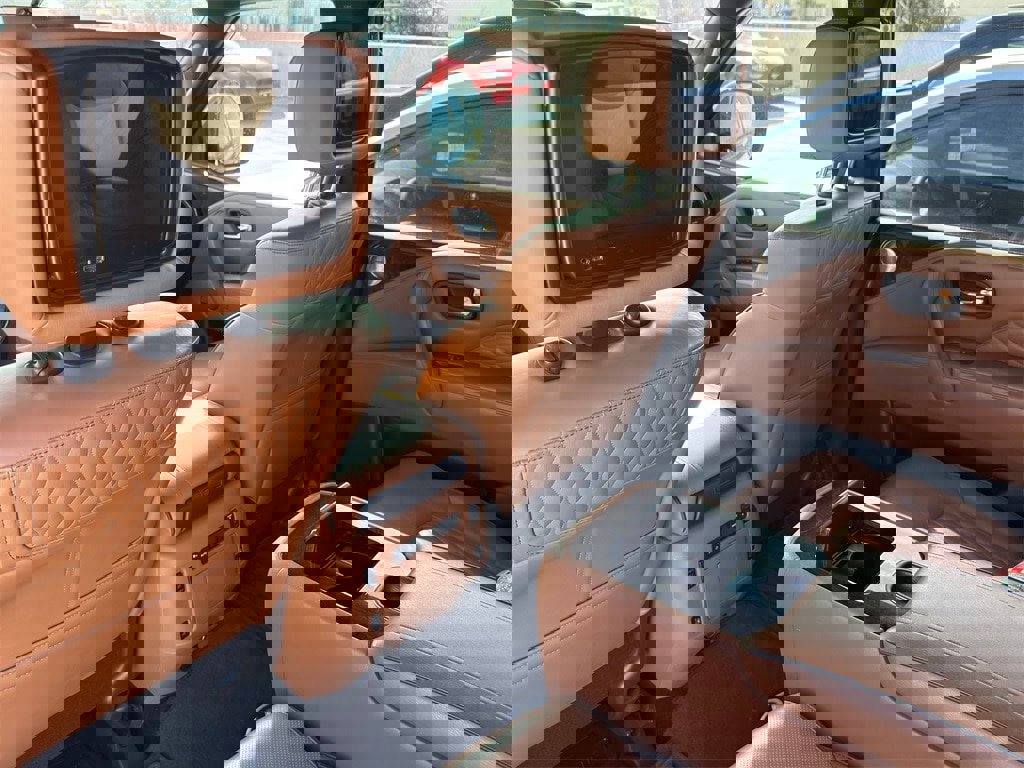 Used 2023 INFINITI QX80 Sensory w/ All-Season Package image 28