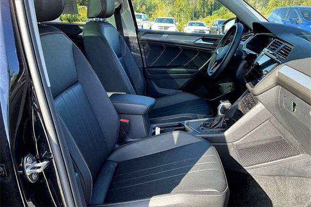 Used 2024 Volkswagen Tiguan Wolfsburg Edition image 22