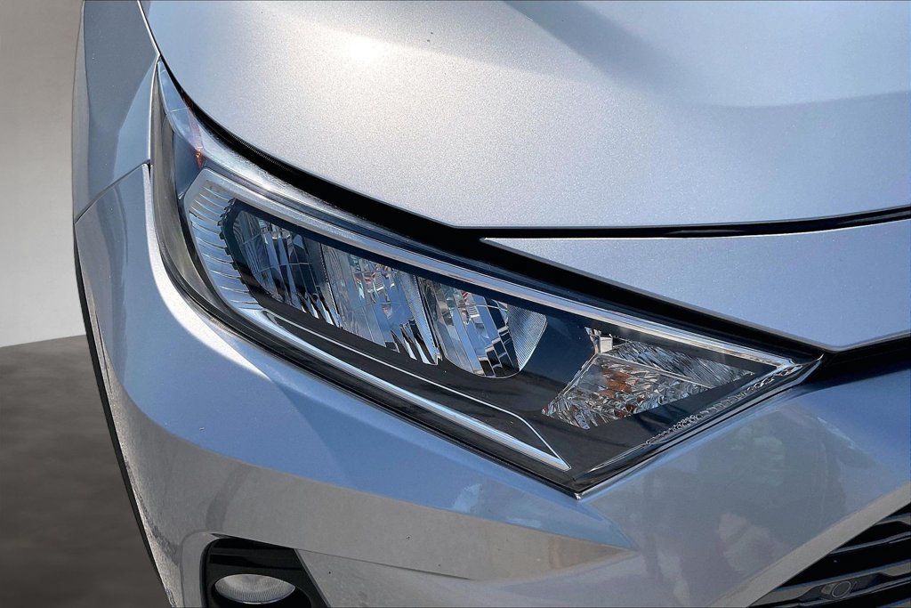 Used 2020 Toyota RAV4 Limited FWD image 31