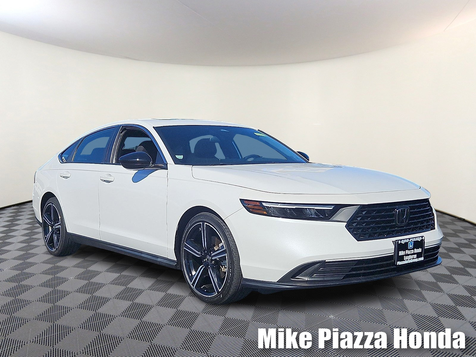Used 2023 Honda Accord Sport image 1