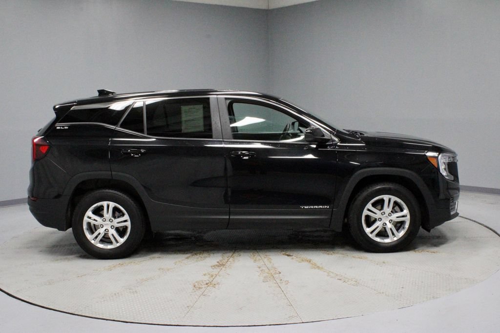 Used 2024 GMC Terrain SLE AWD/4WD image 11