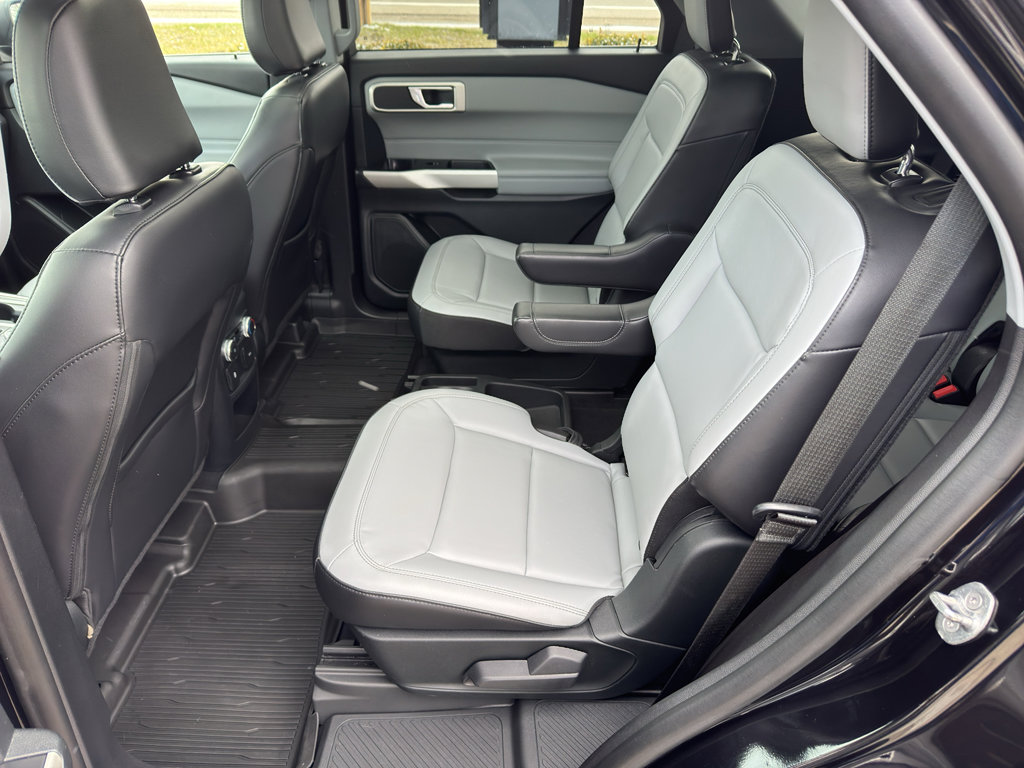 Used 2021 Ford Explorer XLT w/ XLT Sport Appearance Package image 29