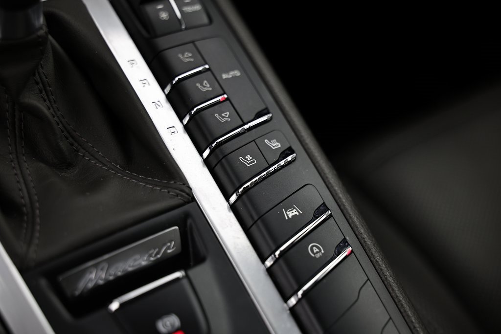 Used 2021 Porsche Macan image 42