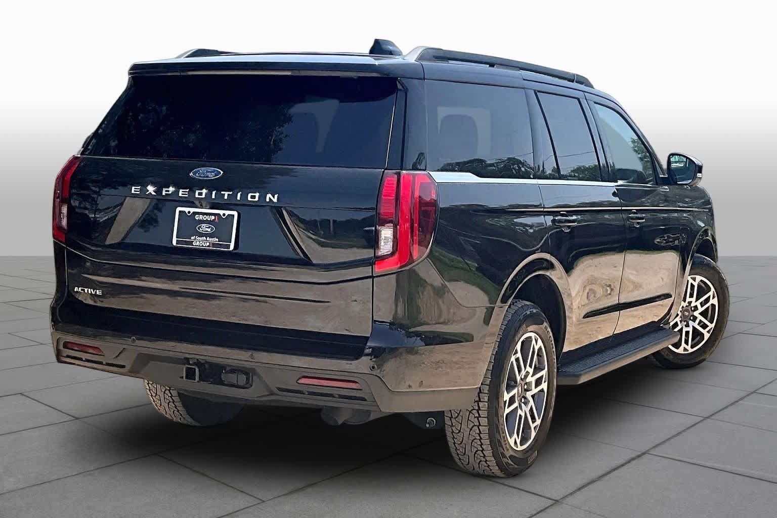 Used 2025 Ford Expedition Active AWD/4WD image 12
