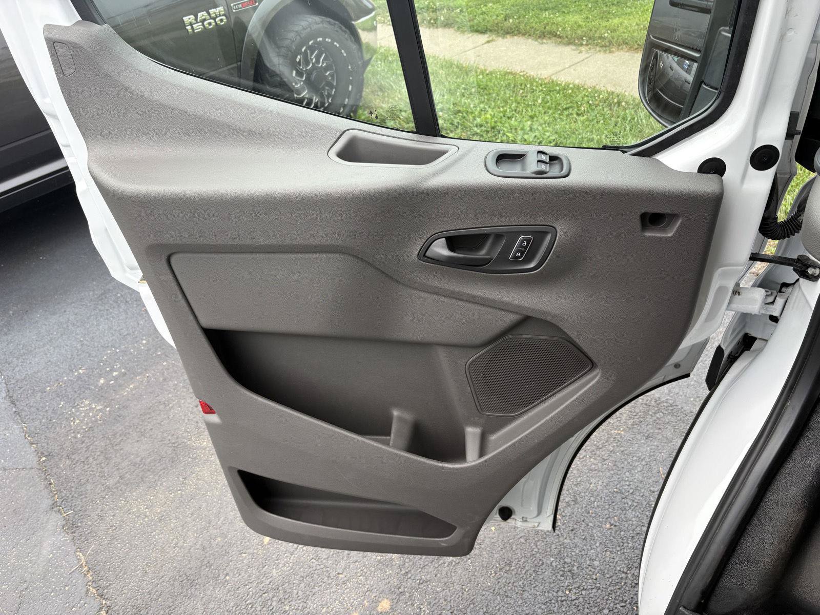Used 2025 Ford Transit 250 Low Roof w/ Exterior Upgrade Package RWD image 3