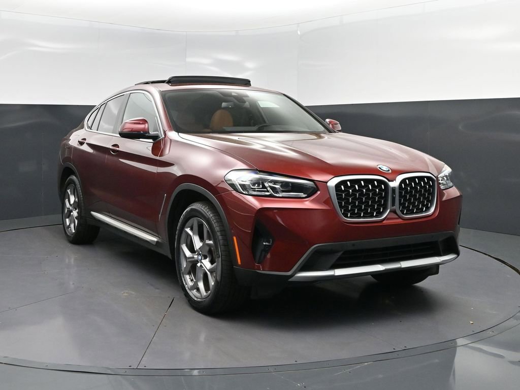 Certified 2025 BMW X4 xDrive30i image 9