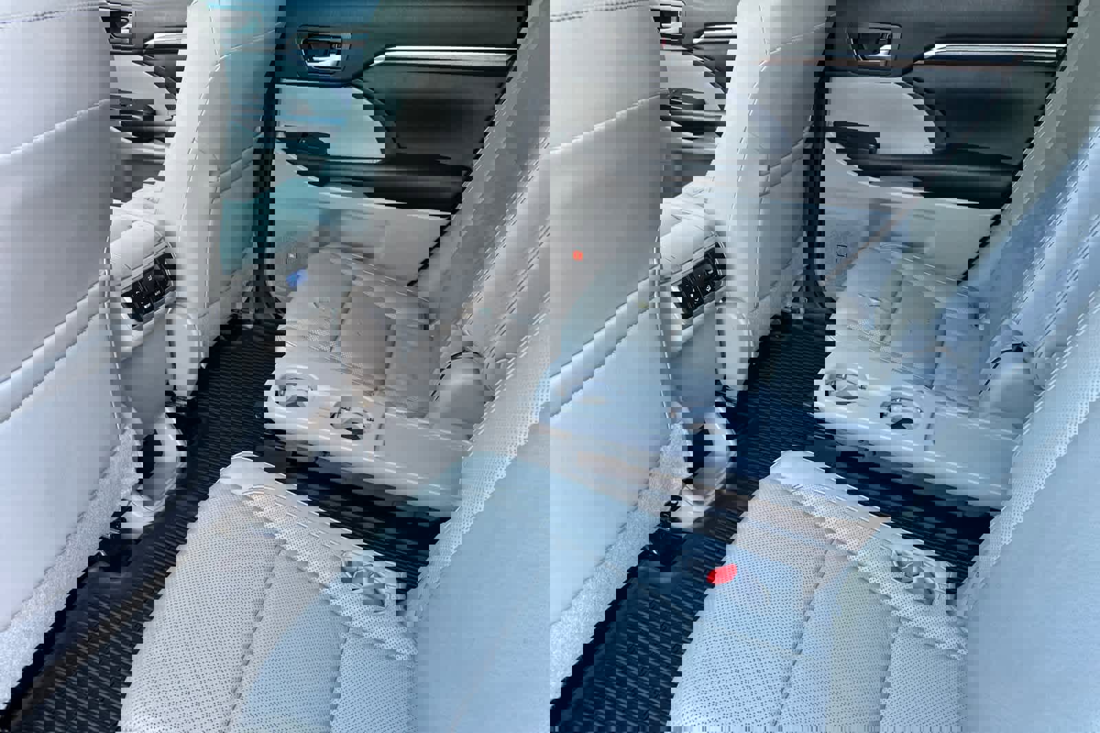 Used 2016 Toyota Highlander Limited image 4