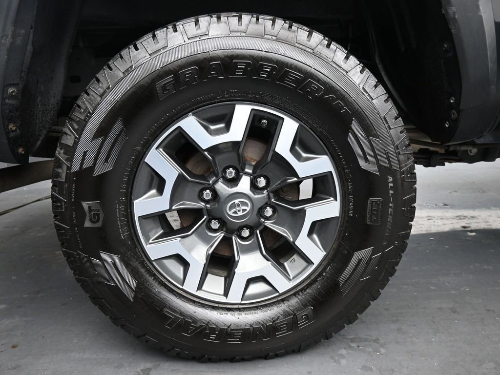 Used 2020 Toyota Tacoma TRD Off-Road AWD/4WD image 10