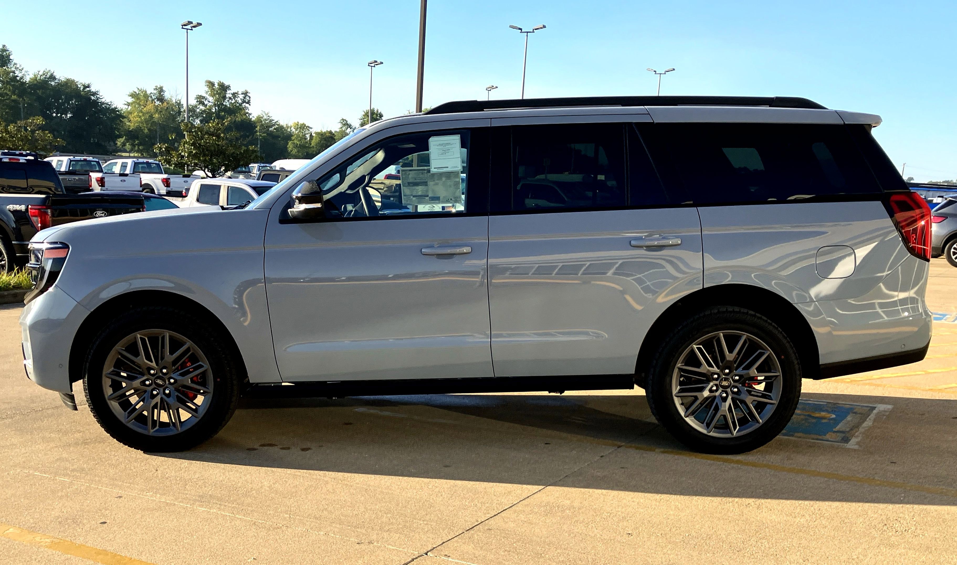 New 2025 Ford Expedition Platinum image 4