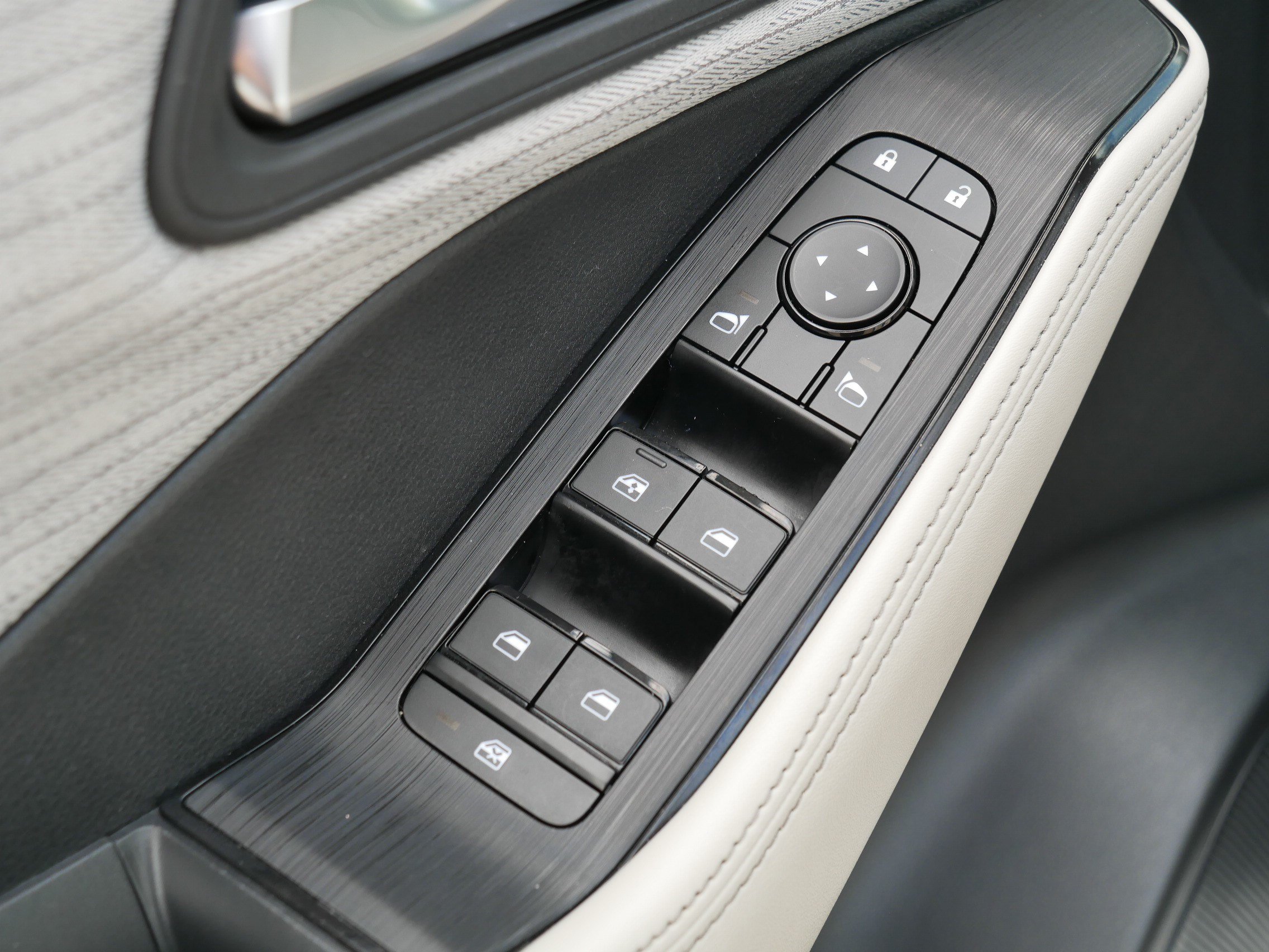 Certified 2023 Nissan Rogue SV AWD/4WD image 19
