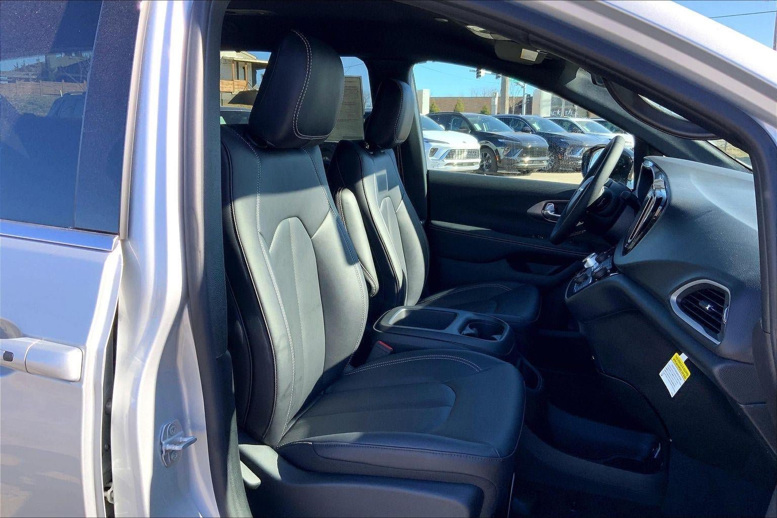 New 2026 Chrysler Voyager LX FWD image 25