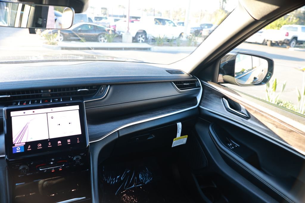 New 2025 Jeep Grand Cherokee L Limited image 24