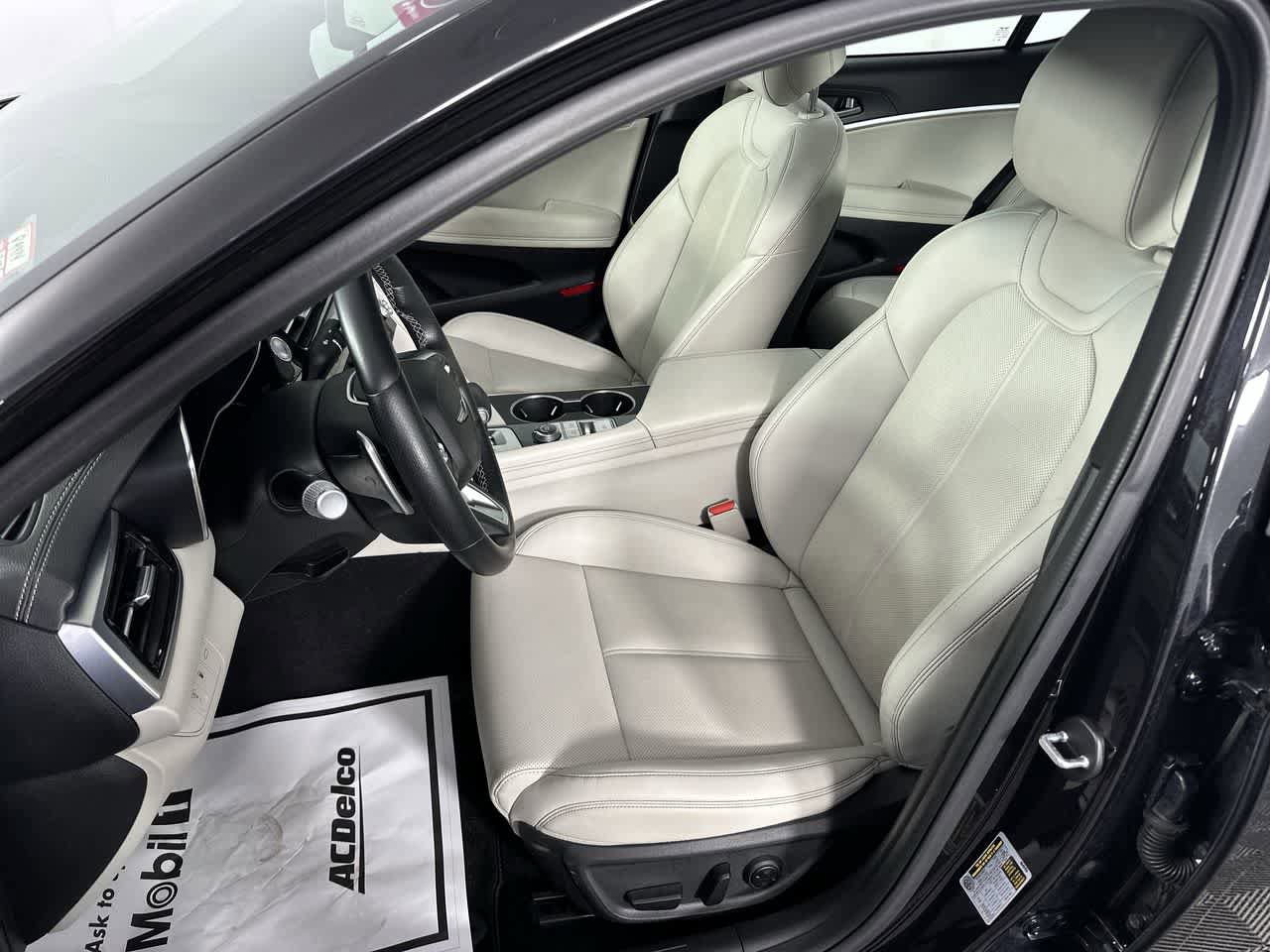 Used 2025 Genesis G70 2.5T image 13