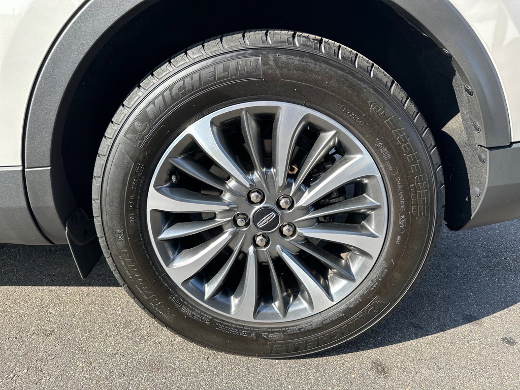 Used 2022 Lincoln Nautilus FWD w/ Premium Package image 11