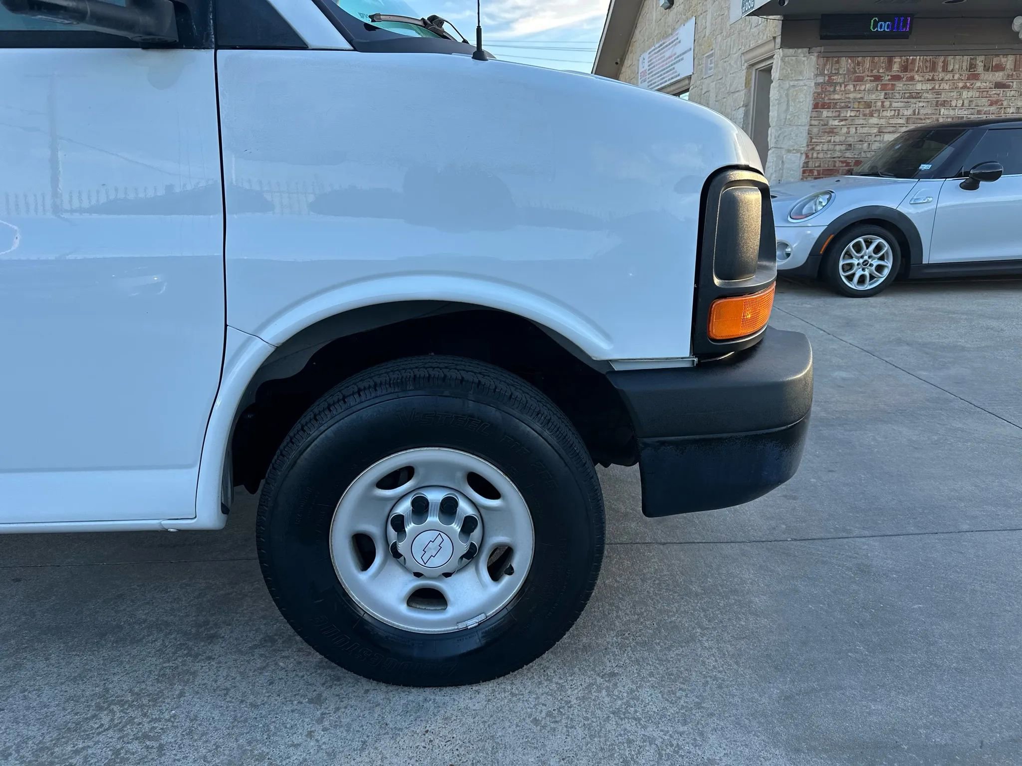 Used 2015 Chevrolet Express 3500 image 12