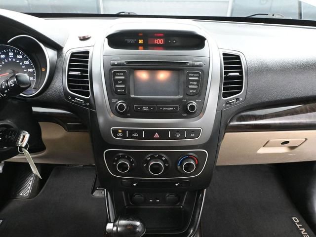 Used 2015 Kia Sorento LX image 29