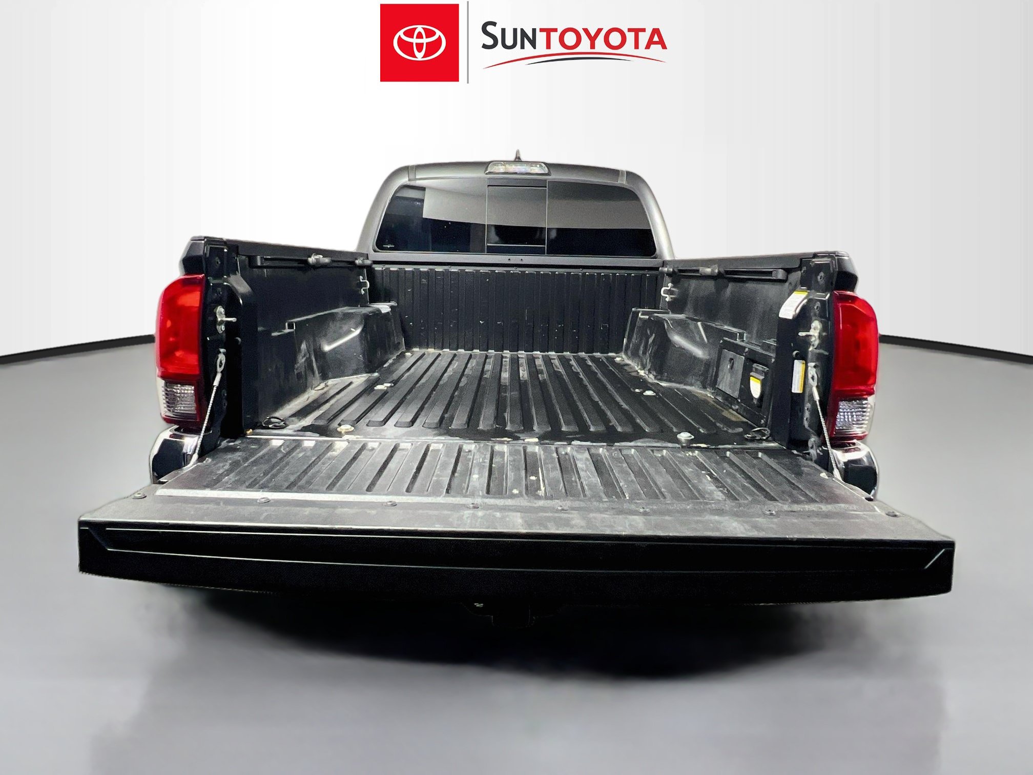 Used 2019 Toyota Tacoma TRD Off-Road AWD/4WD image 33