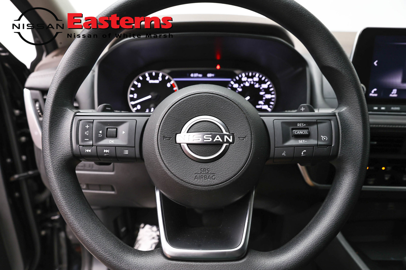 Used 2023 Nissan Rogue S AWD/4WD image 10