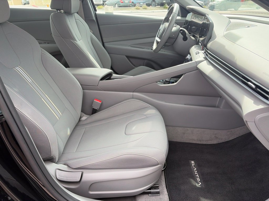 Certified 2025 Hyundai Elantra SEL FWD image 19