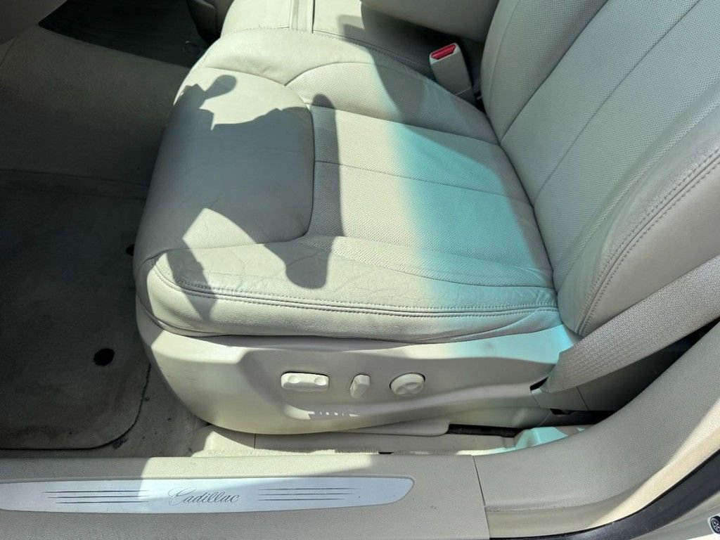 Used 2010 Cadillac DTS Luxury FWD image 16