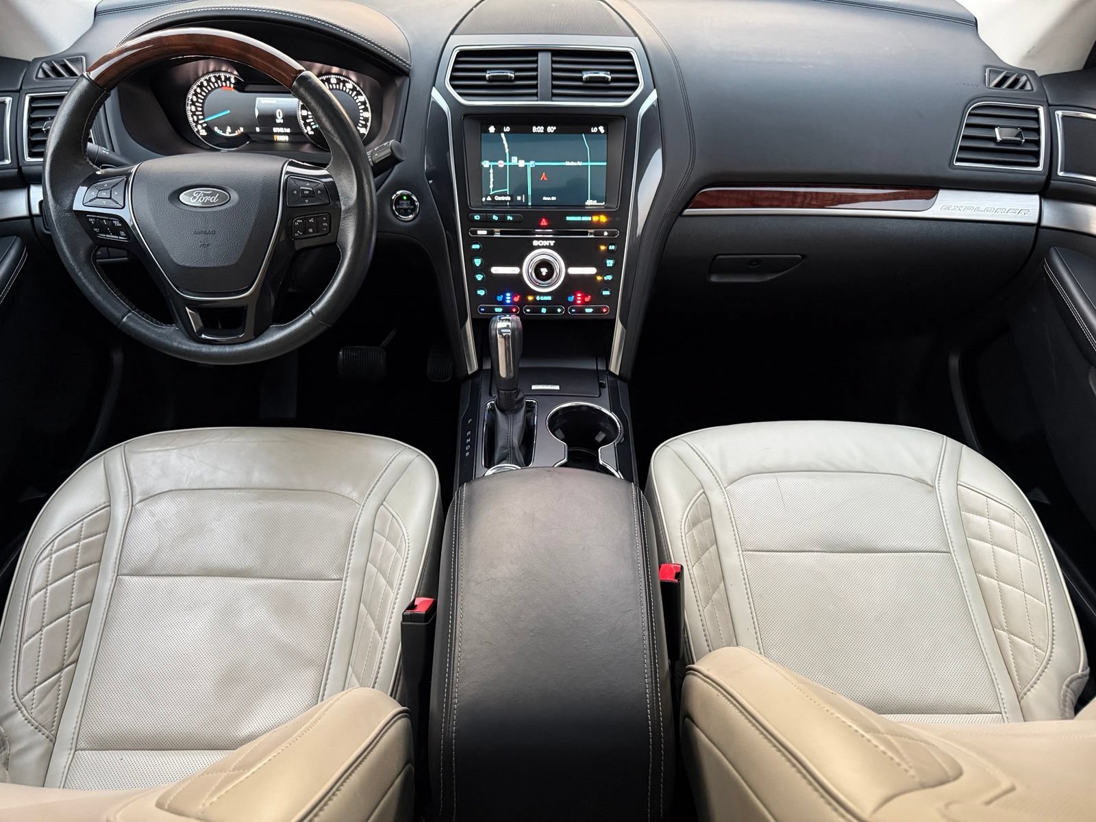 Used 2018 Ford Explorer Platinum AWD/4WD image 2