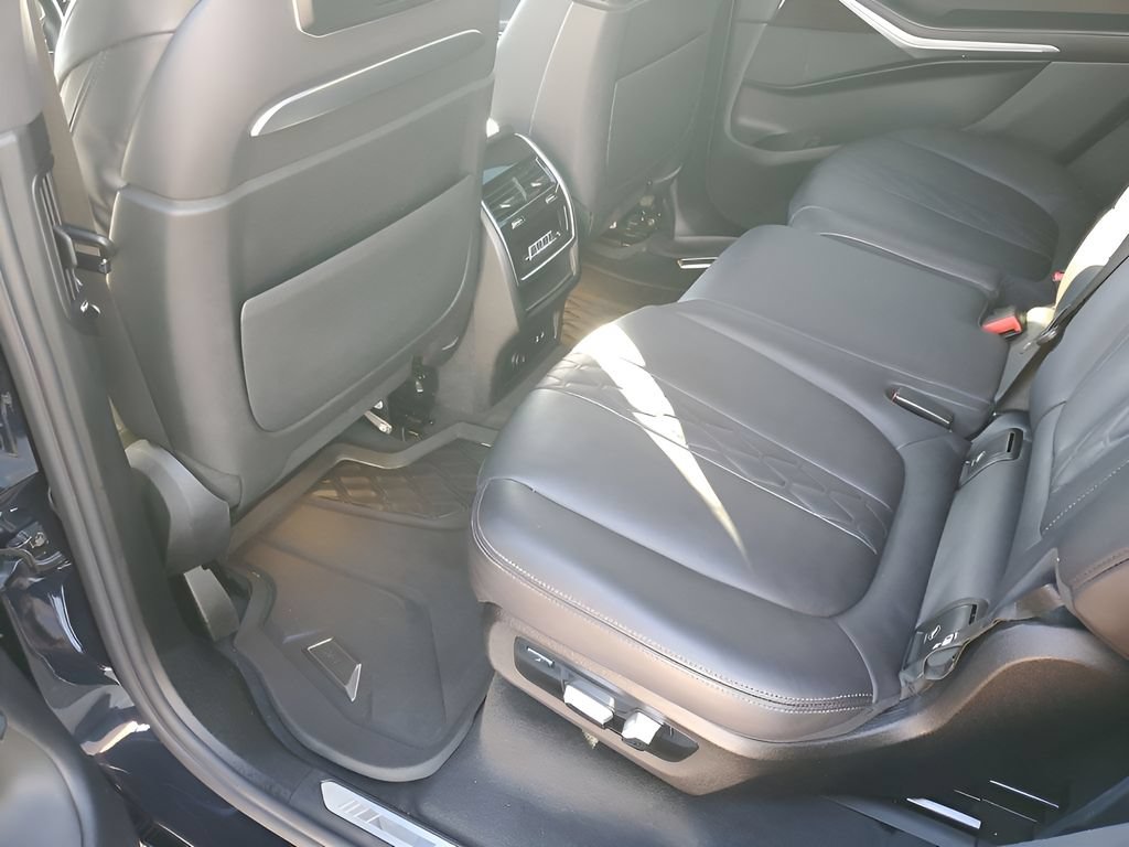 Used 2023 BMW X7 xDrive40i w/ M Sport Package AWD/4WD image 25
