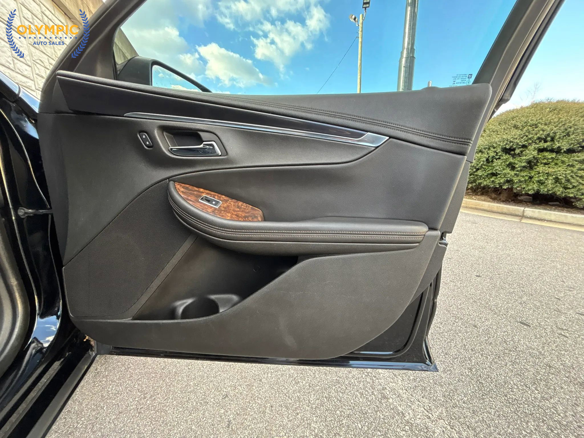 Used 2014 Chevrolet Impala LT w/ Convenience Package image 37