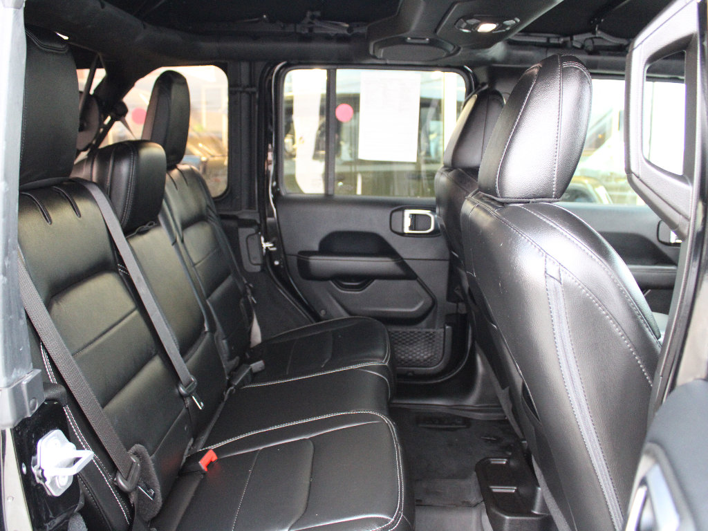 Used 2018 Jeep Wrangler Unlimited Sahara image 15