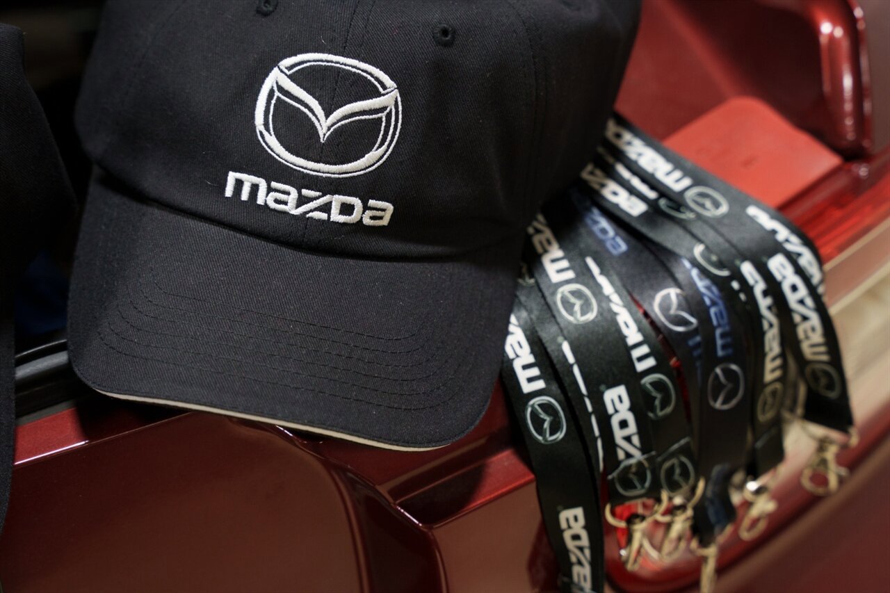 Used 2009 MAZDA MX-5 Miata Grand Touring w/ Premium Pkg image 18