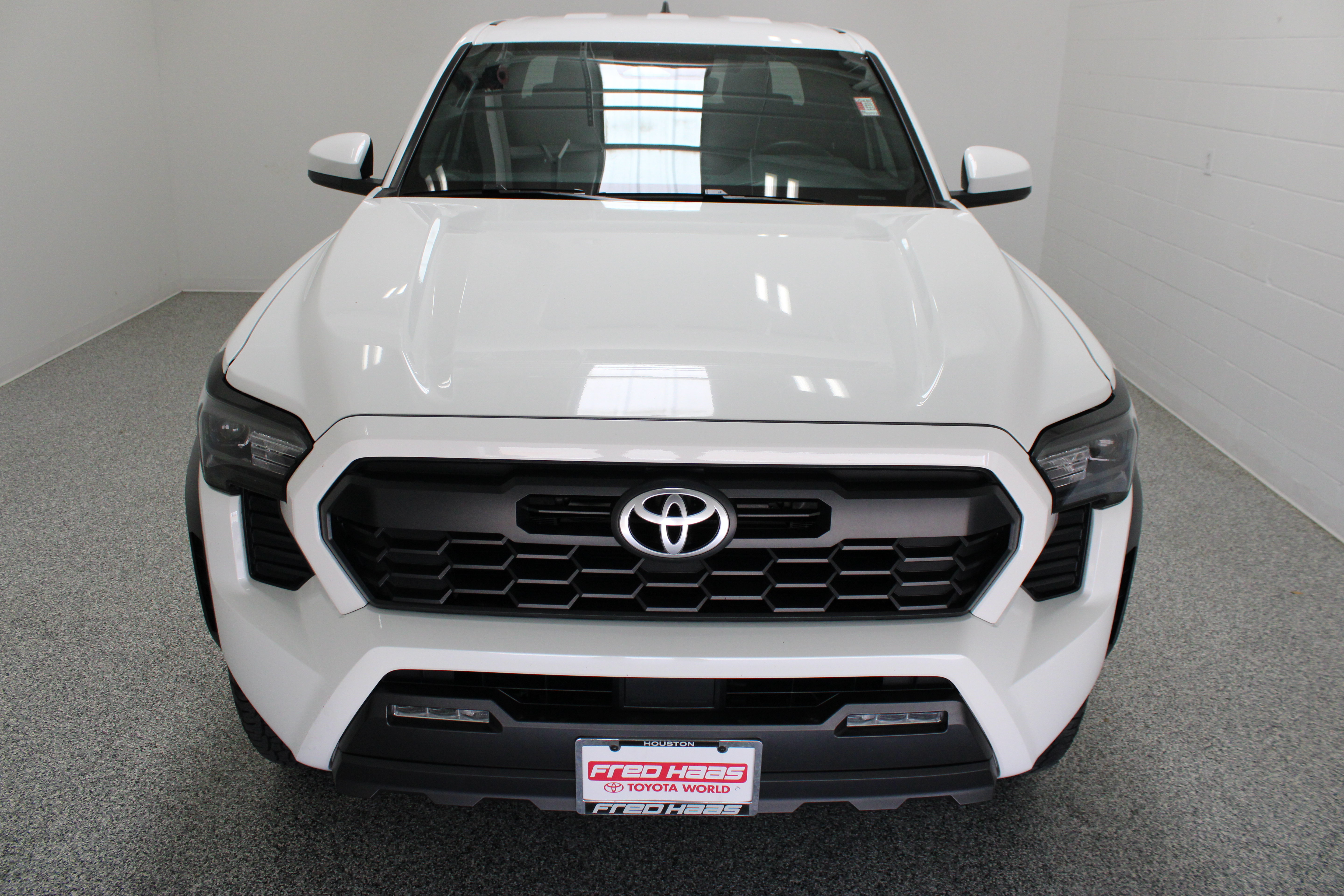 Used 2025 Toyota Tacoma TRD Off-Road AWD/4WD image 3