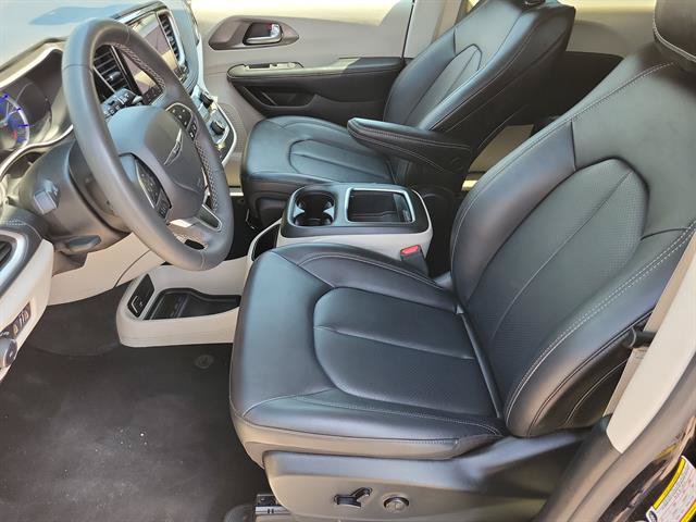 Used 2024 Chrysler Pacifica Limited FWD image 9