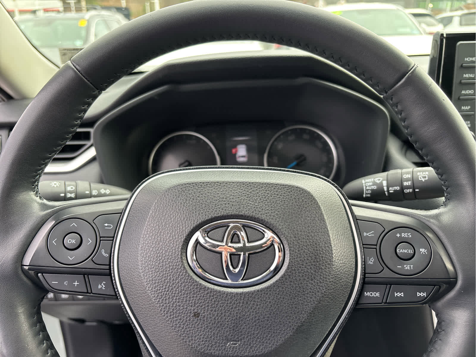 Used 2021 Toyota RAV4 XLE w/ Convenience Package image 11