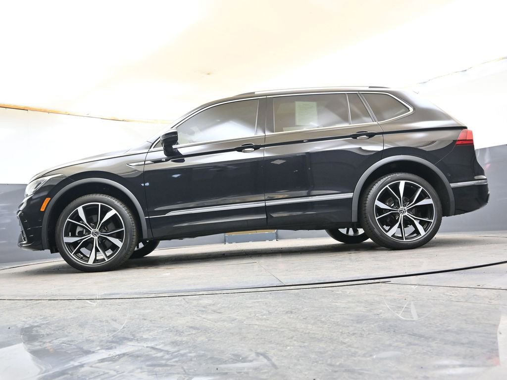Used 2023 Volkswagen Tiguan SEL R-Line image 32