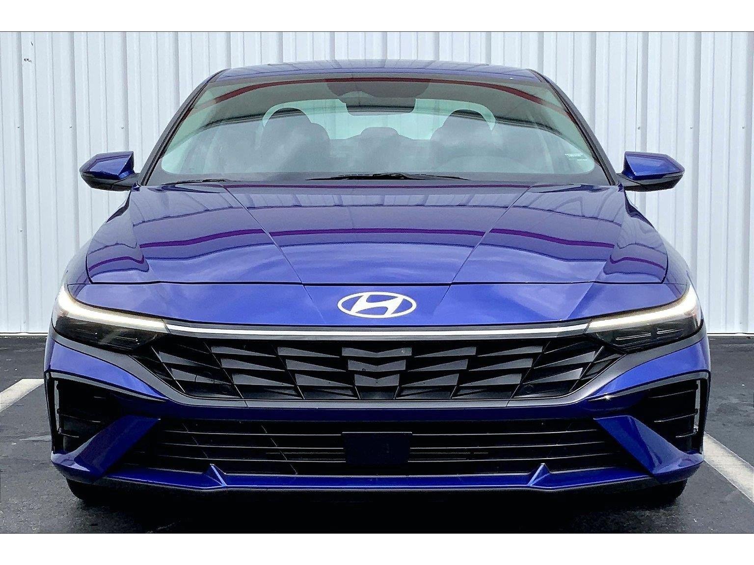 Used 2025 Hyundai Elantra Limited FWD image 3