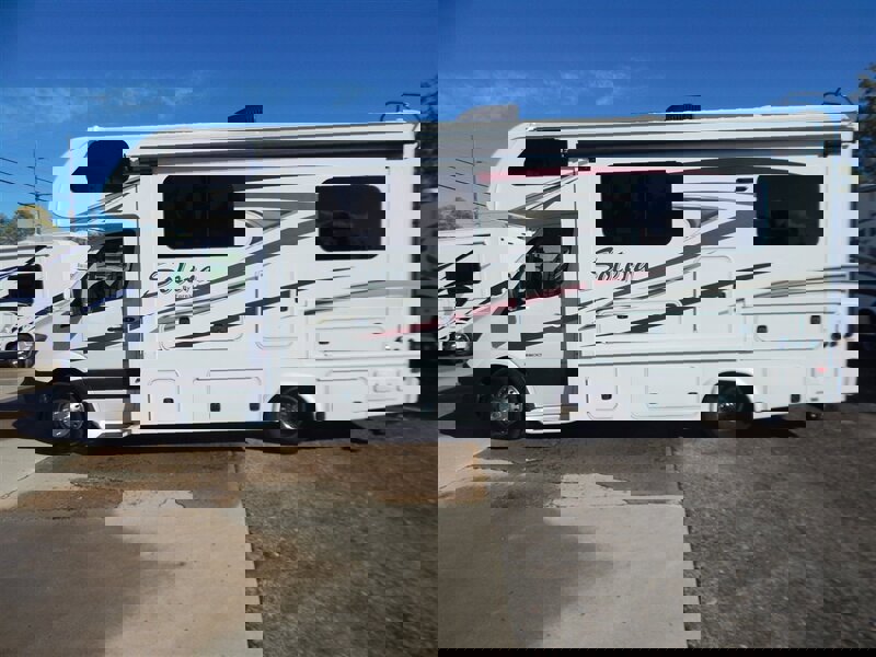 Used 2015 Mercedes-Benz Sprinter 3500 image 1