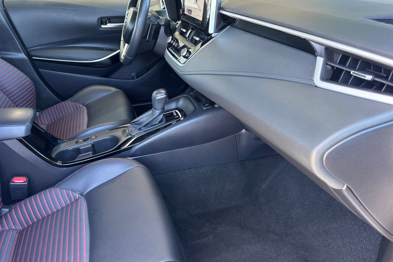 Used 2024 Toyota Corolla XSE FWD image 18