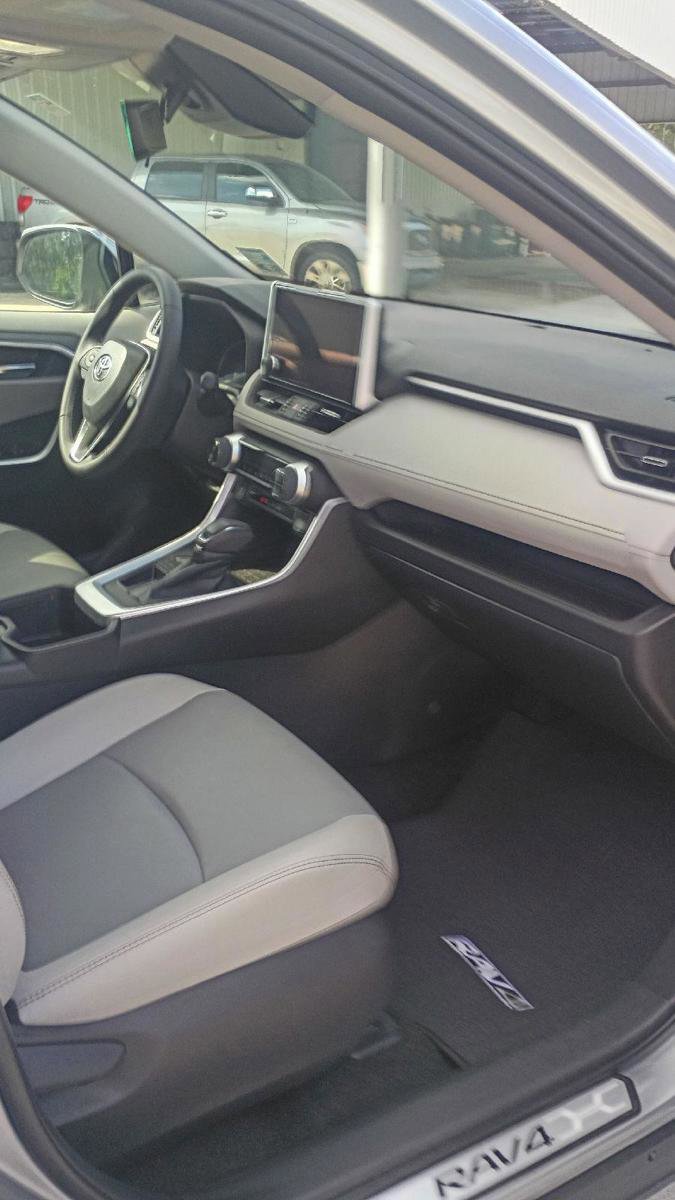 Used 2024 Toyota RAV4 XLE Premium FWD image 20