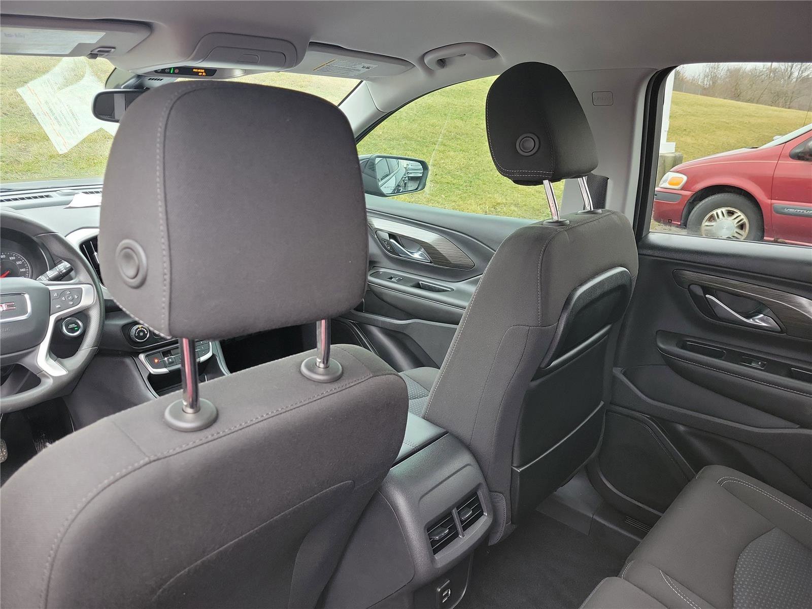 Used 2024 GMC Terrain SLE image 12