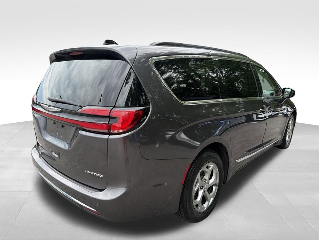 Used 2023 Chrysler Pacifica Limited FWD image 5