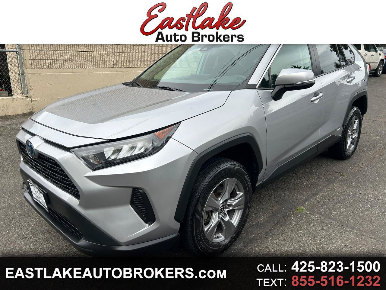 Used 2022 Toyota RAV4 LE AWD/4WD image 1