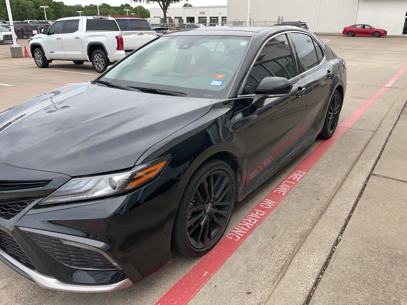 Used 2022 Toyota Camry XSE FWD image 3