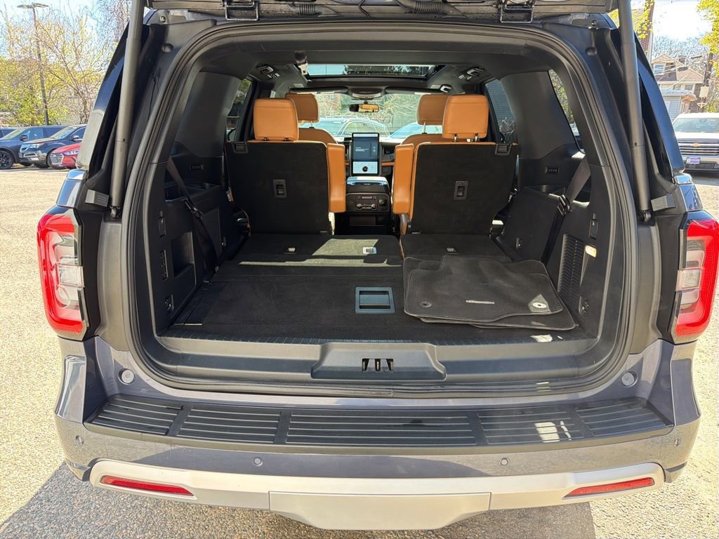 Used 2023 Ford Expedition Platinum AWD/4WD image 5