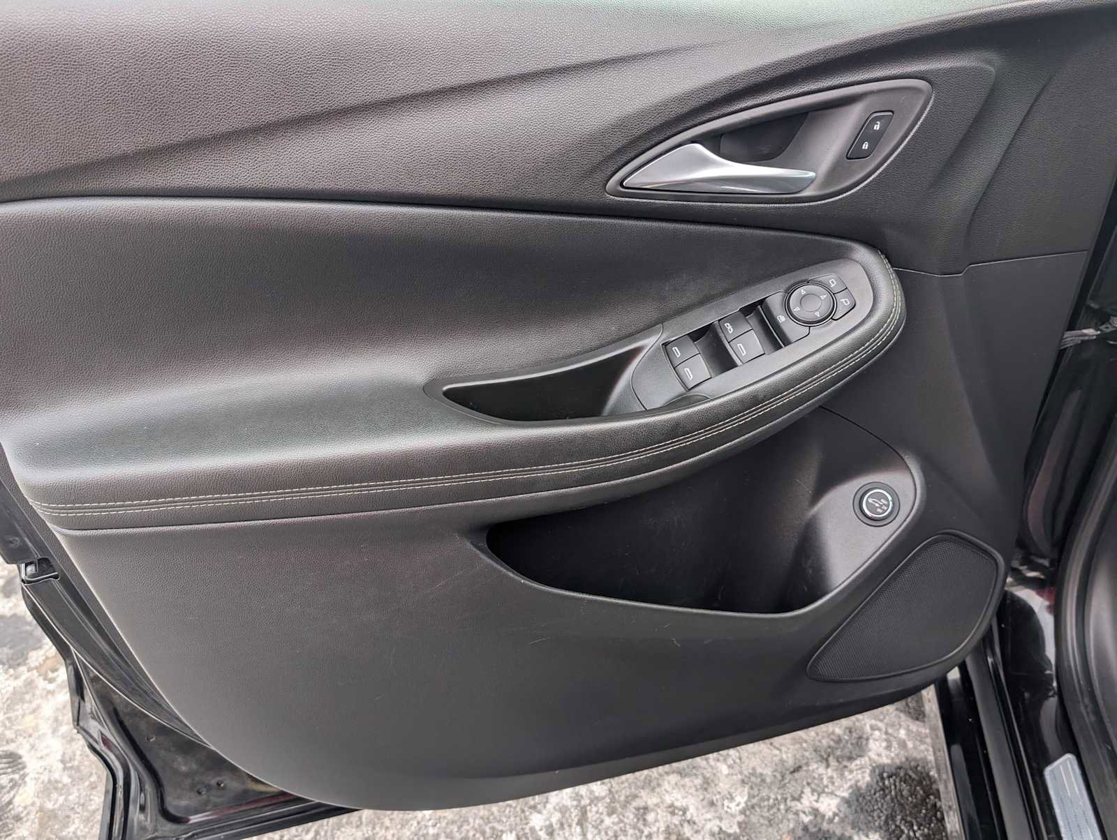 Used 2022 Buick Encore GX Select w/ Sport Touring Package image 6