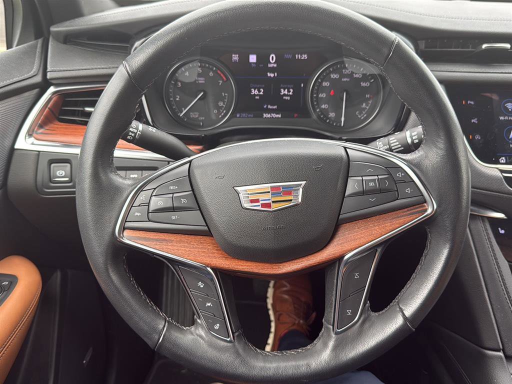 Used 2023 Cadillac XT5 Premium Luxury w/ Technology Package image 3