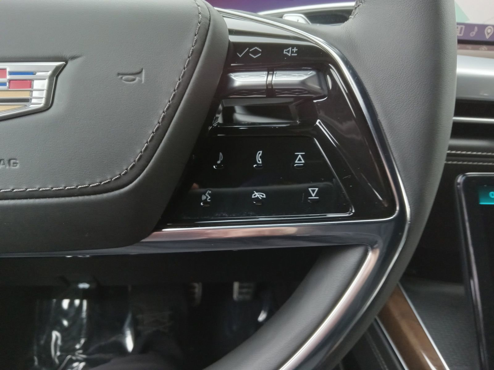 Used 2026 Cadillac Escalade Platinum Sport w/ LPO, ONYX Package image 22