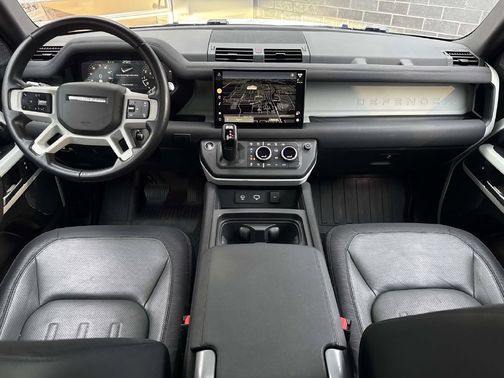 Used 2022 Land Rover Defender 110 X-Dynamic SE AWD/4WD image 17