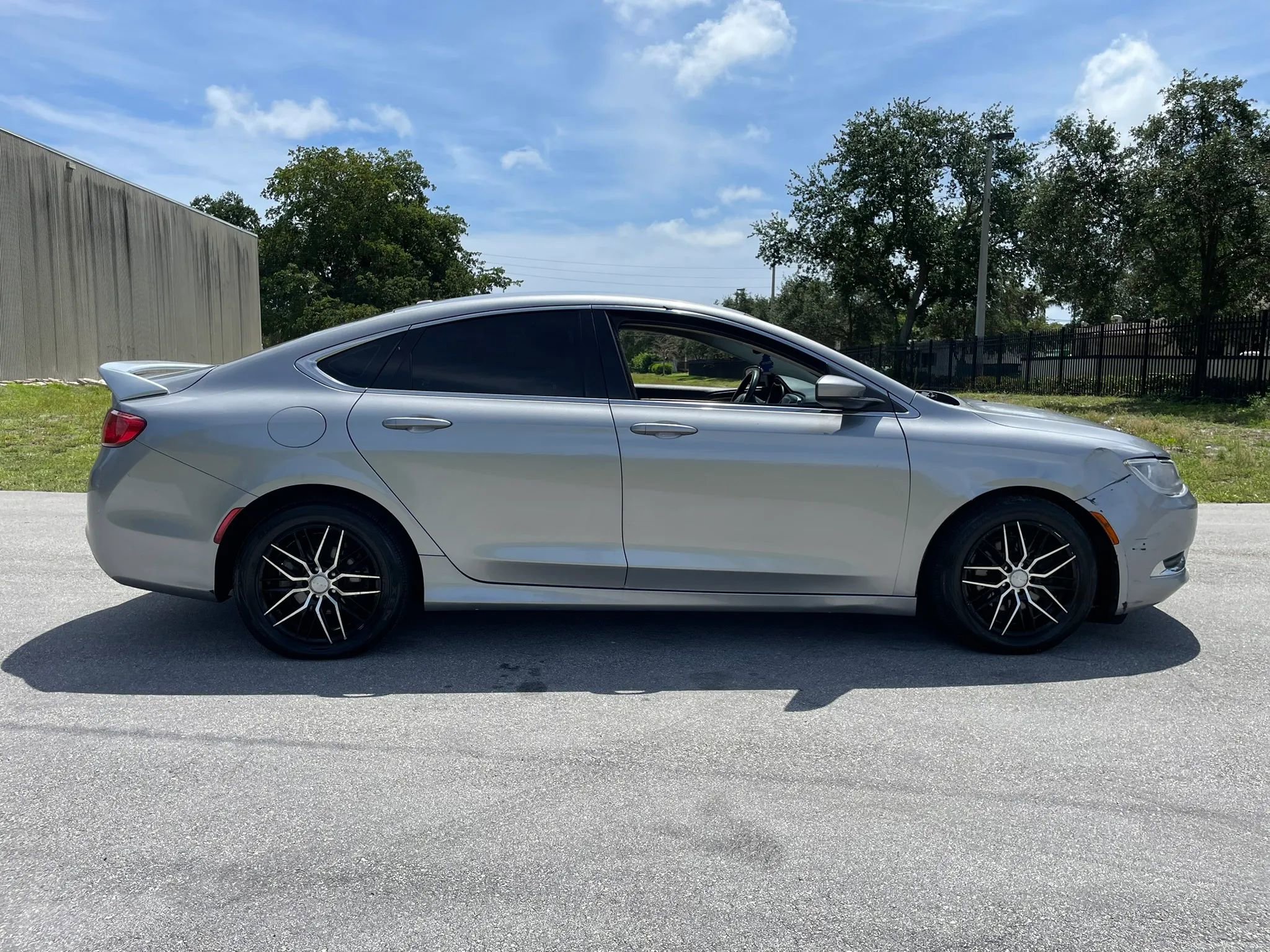 Used 2015 Chrysler 200 Limited w/ Convenience Group FWD image 6