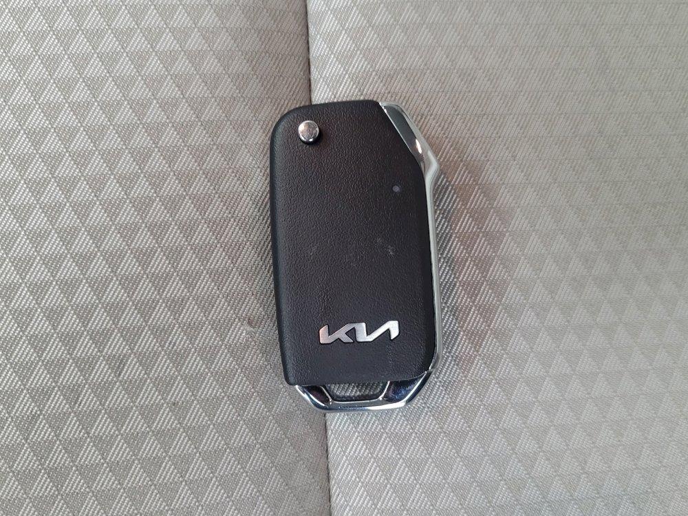Used 2025 Kia Soul LX FWD image 32