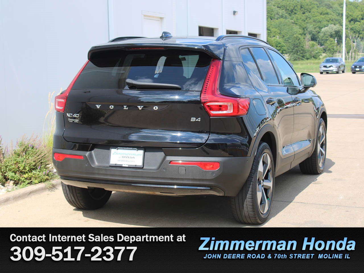 Used 2023 Volvo XC40 B4 Ultimate FWD image 2